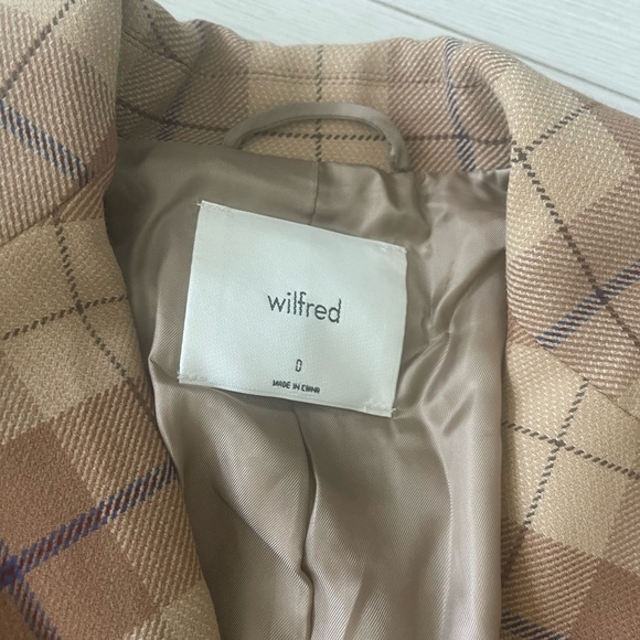 NewAritzia suit outwear - Picture 2 of 4